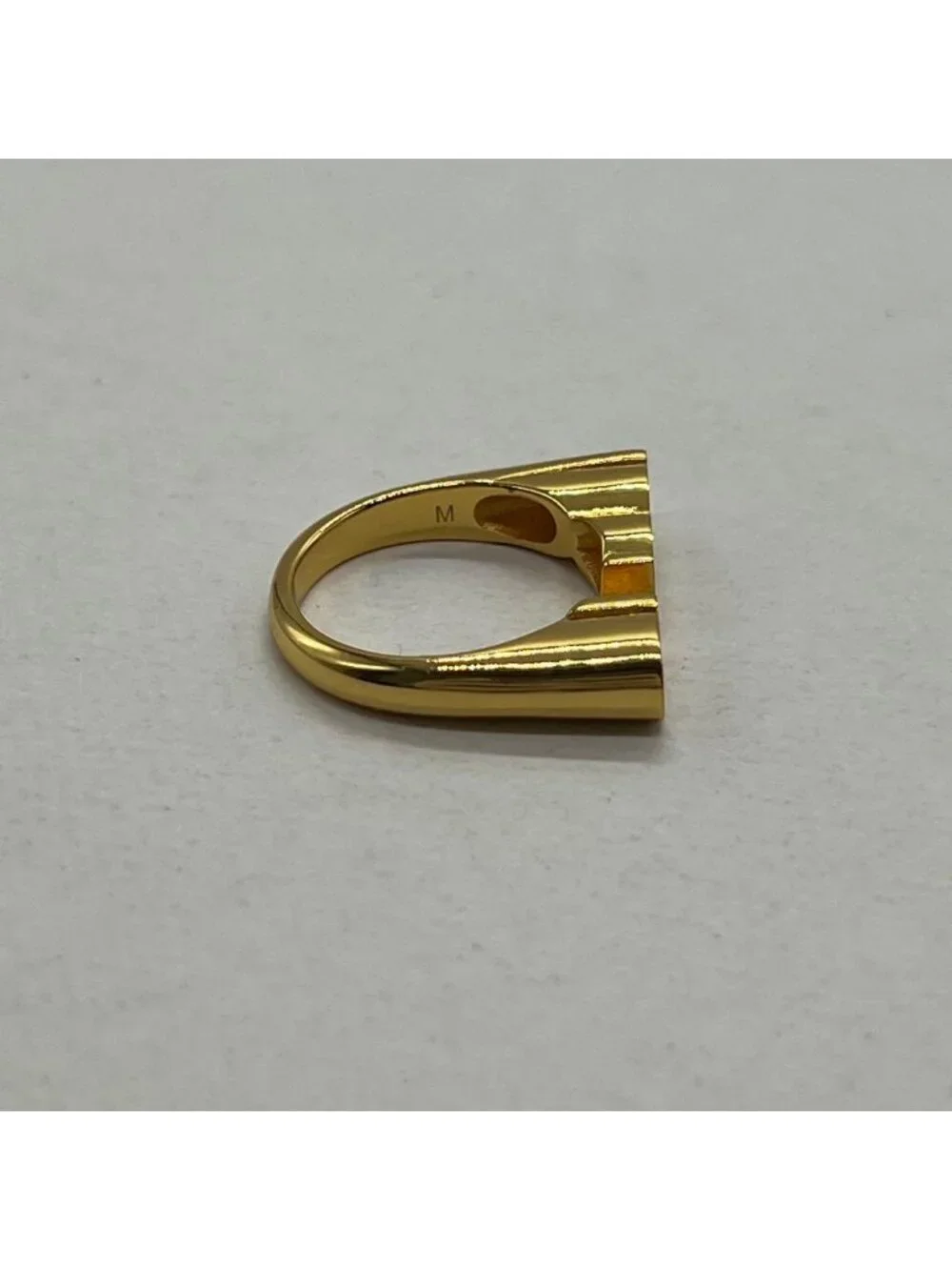 Gucci No 16: Logo Ring M Gold